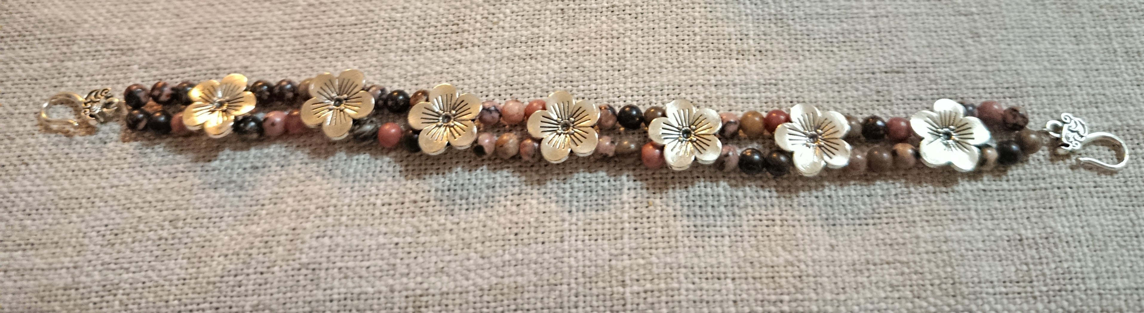 Bracelet Artisanal "Jardin de Printemps" en Rhodonite et Fleurs d'Argent