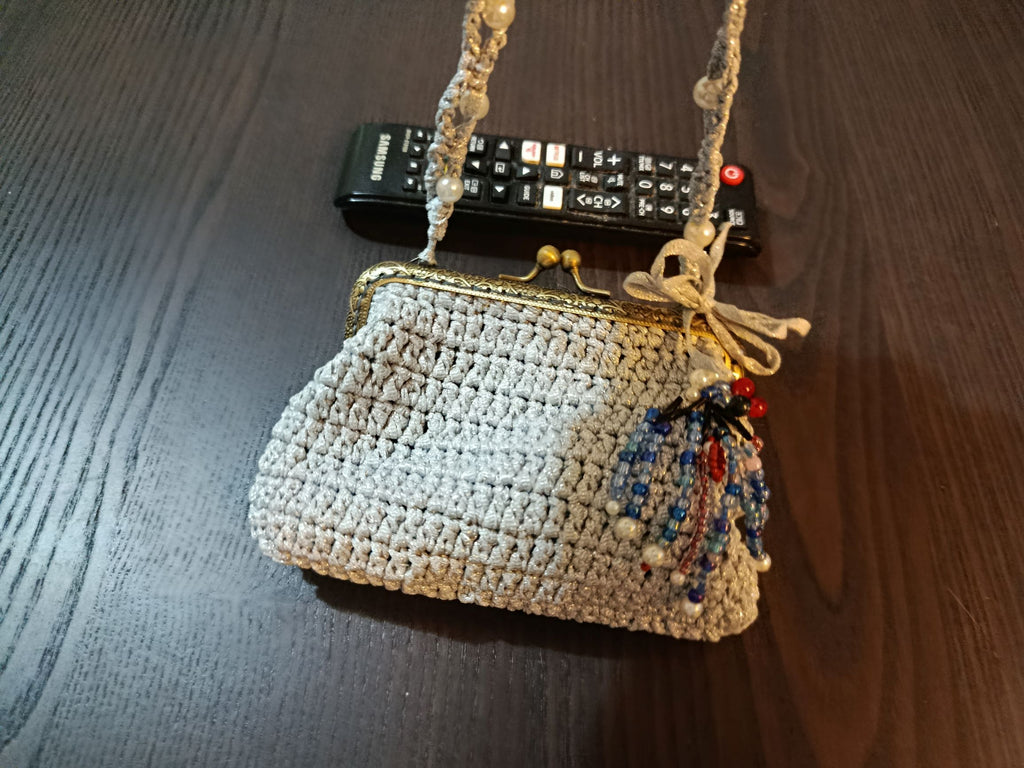 Pochette de soirée en crochet « Mitsuè » – Pièce unique