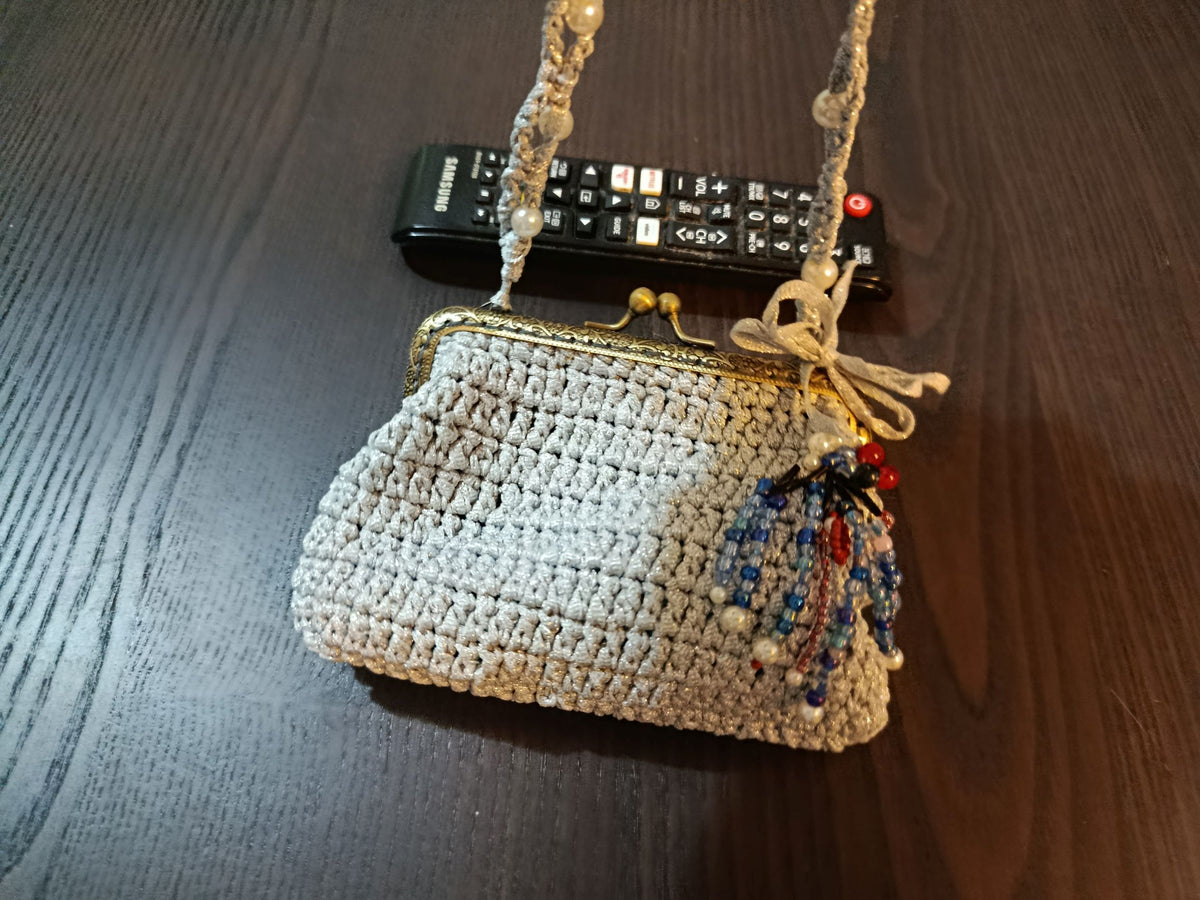 Pochette de soirée en crochet « Mitsuè » – Pièce unique
