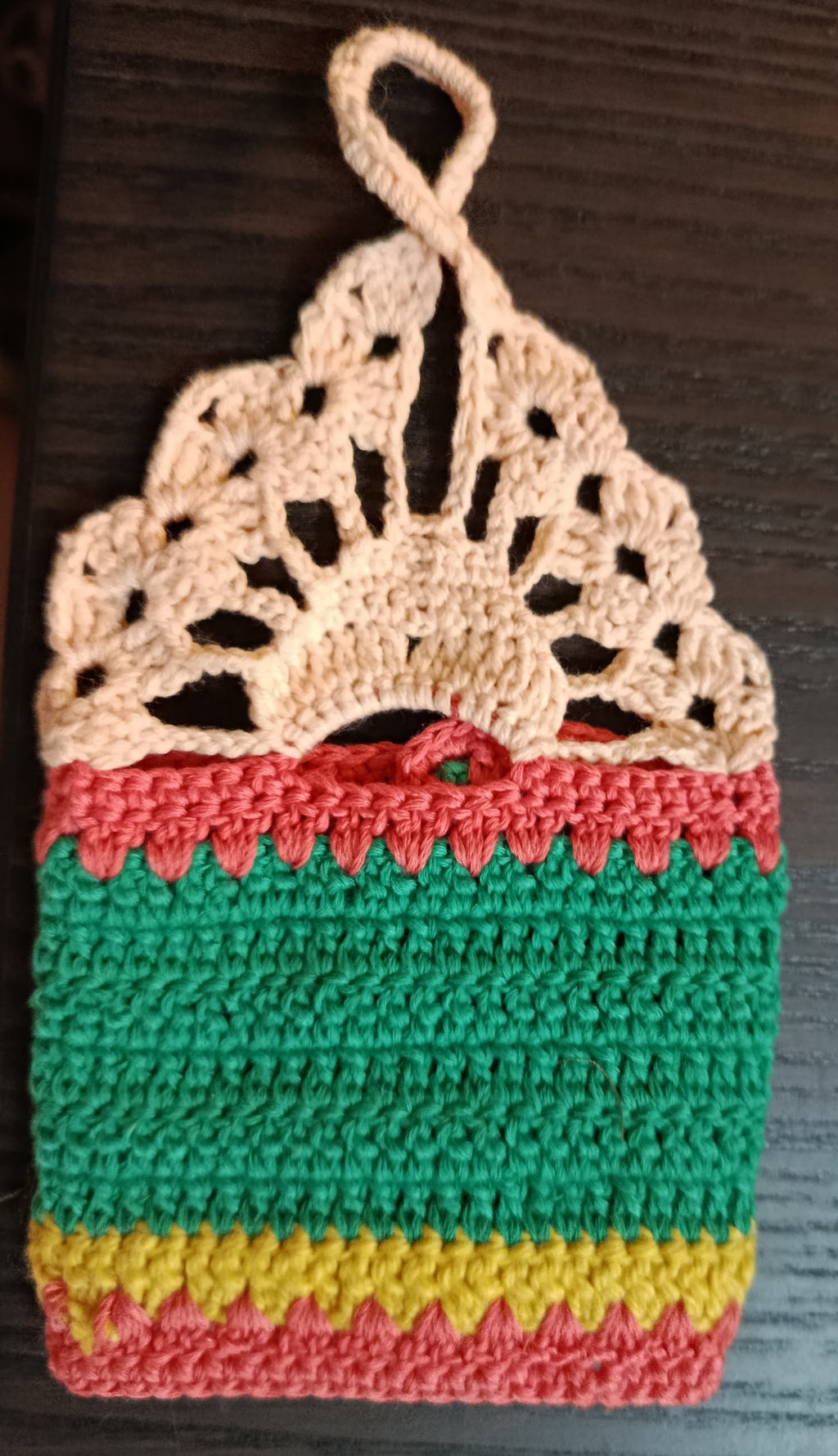 Manchettes bohèmes au crochet – Poignets dentelle et boutons plumes, Accessoire ethnique & coloré