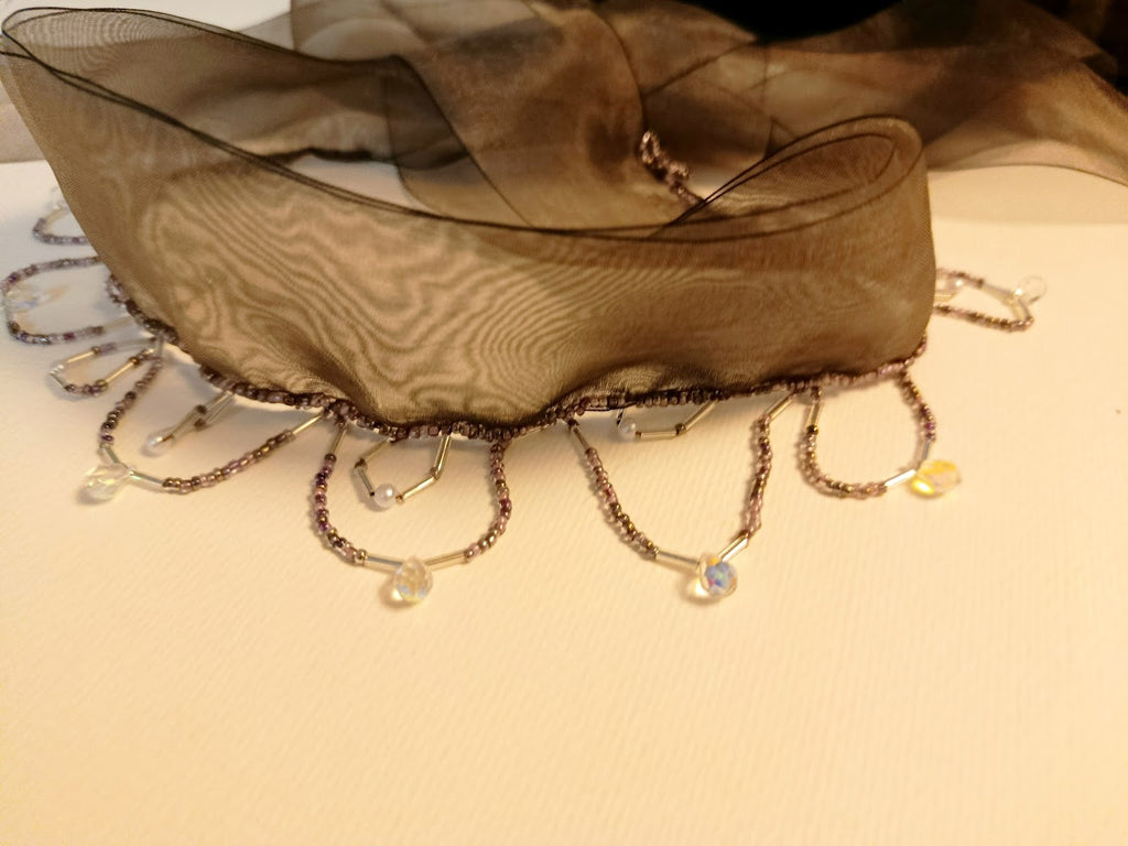 Collier Ras-de-Cou à Nouer en Organza et Pluie de Cristaux Gouttes – Couture Fait Main