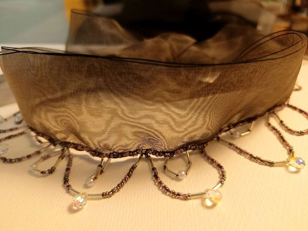 Collier Ras-de-Cou à Nouer en Organza et Pluie de Cristaux Gouttes – Couture Fait Main