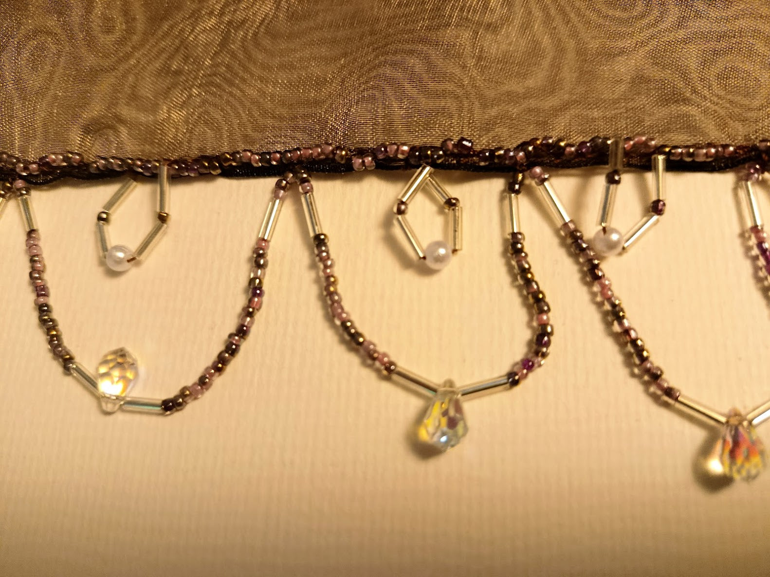 Collier Ras-de-Cou à Nouer en Organza et Pluie de Cristaux Gouttes – Couture Fait Main