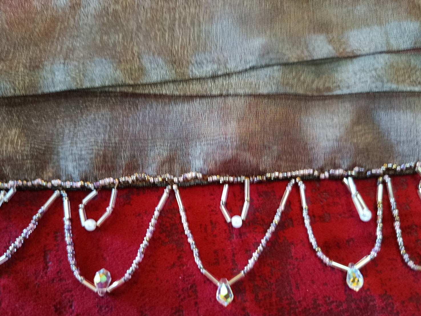Collier Ras-de-Cou à Nouer en Organza et Pluie de Cristaux Gouttes – Couture Fait Main