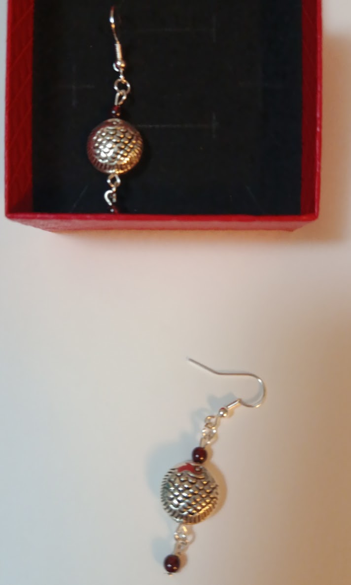 Boucles d'oreilles pendantes Poissons et perles de Grenat argenté
