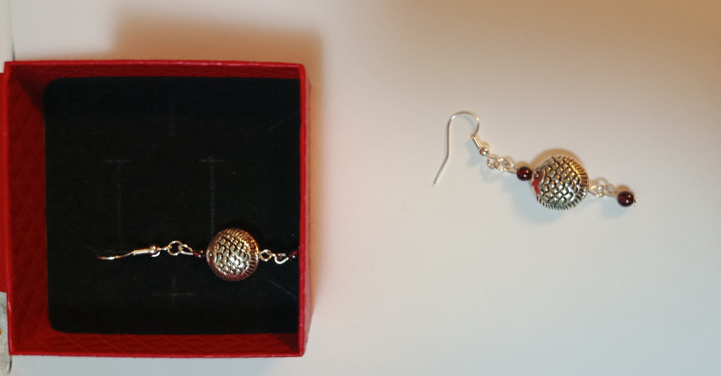 Boucles d'oreilles pendantes Poissons et perles de Grenat argenté