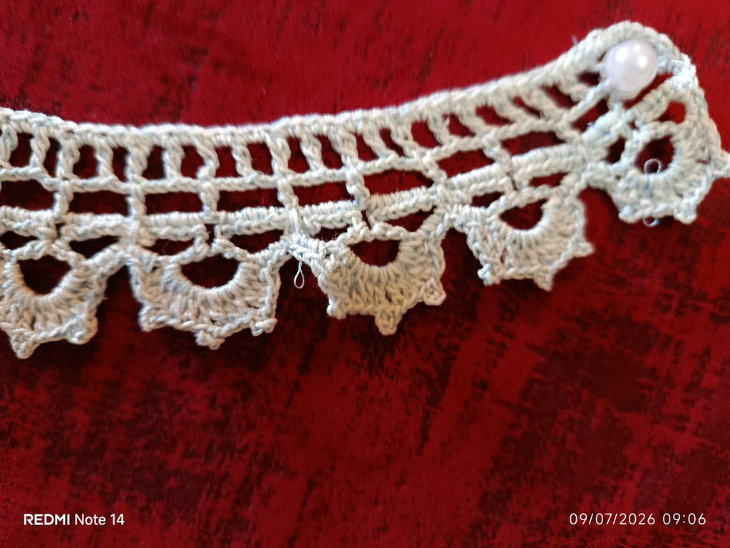 Choker "Coccinelle Bohème" – Dentelle de Coton fait main & Médaillon Chance