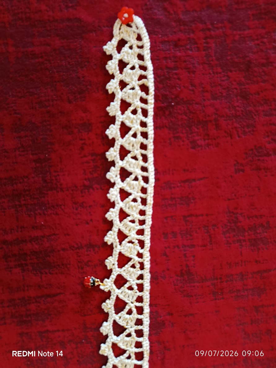 Choker "Coccinelle Bohème" – Dentelle de Coton fait main & Médaillon Chance