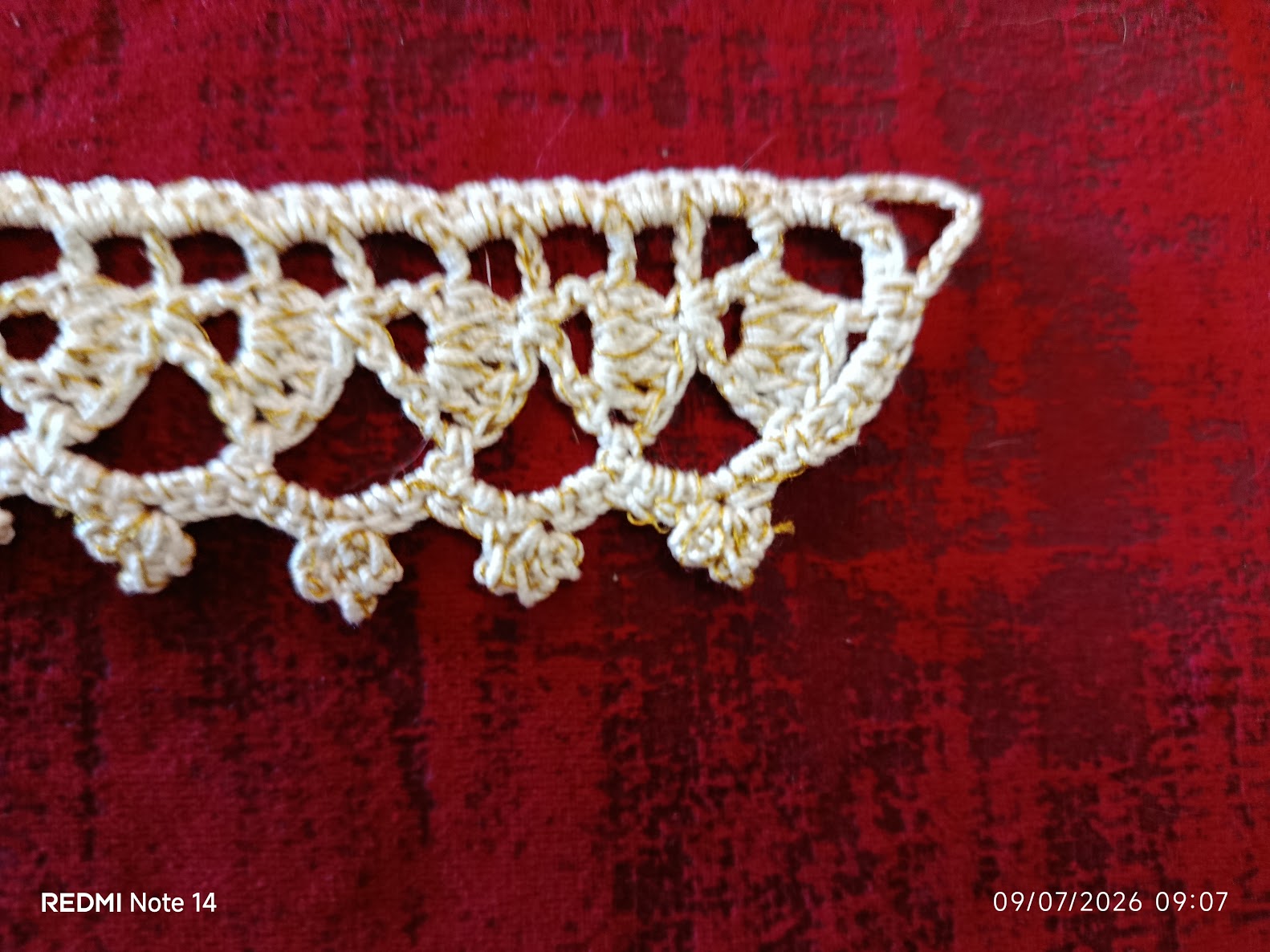 Choker "Coccinelle Bohème" – Dentelle de Coton fait main & Médaillon Chance
