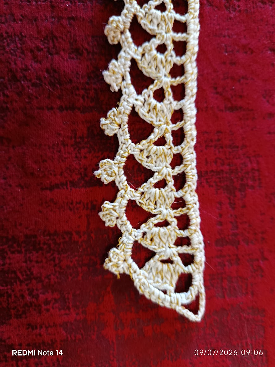 Choker "Coccinelle Bohème" – Dentelle de Coton fait main & Médaillon Chance