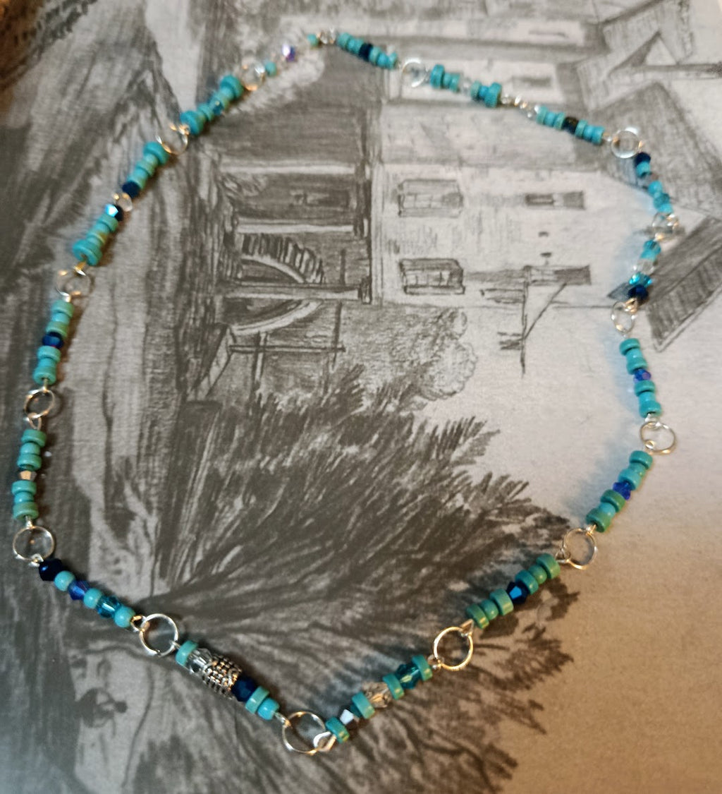 Collier long "Chemin Bleu" perles turquoise, cristal et breloques