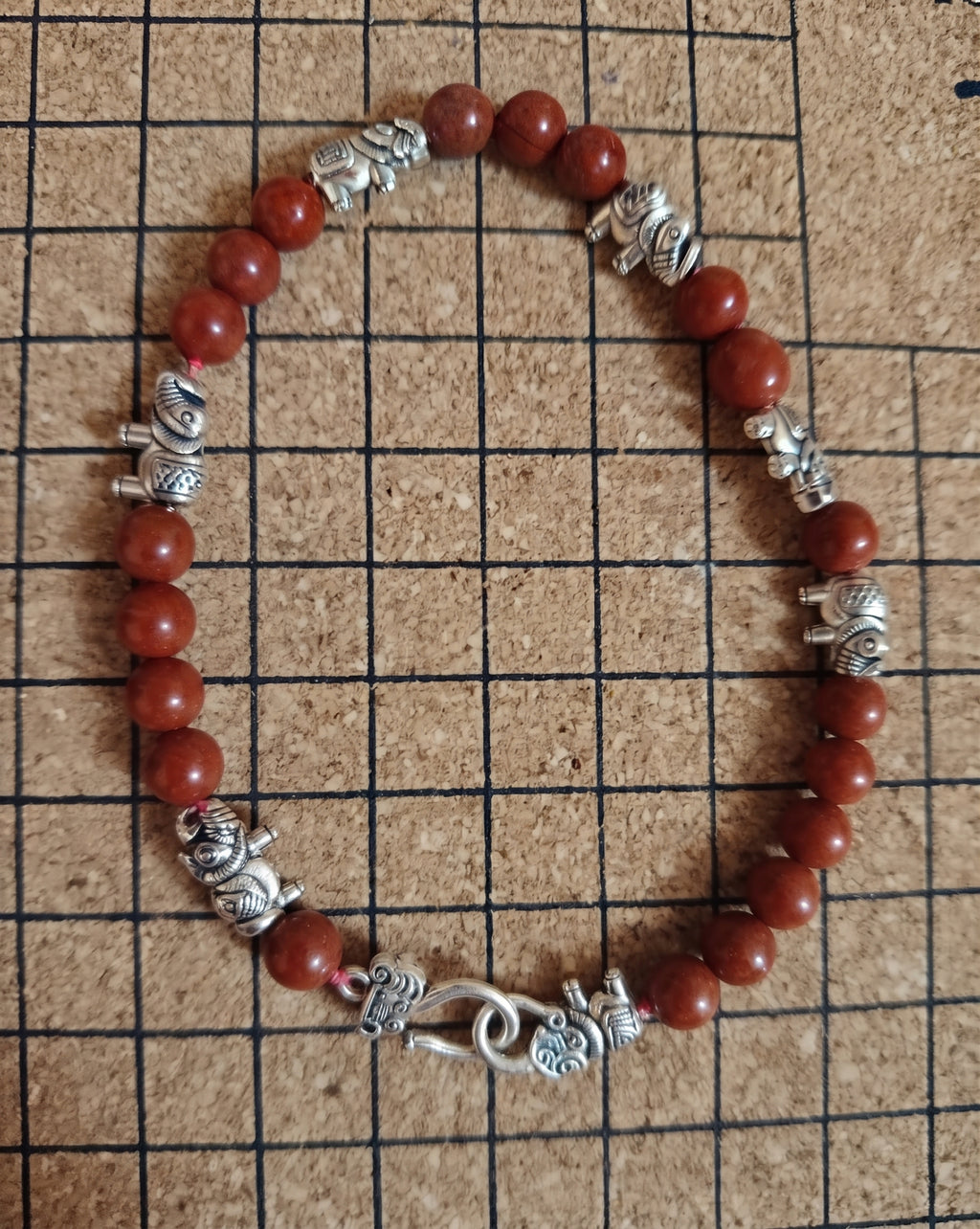 Bracelet en Jaspe Rouge "Gardien des Mémoires" et Éléphants d'Argent