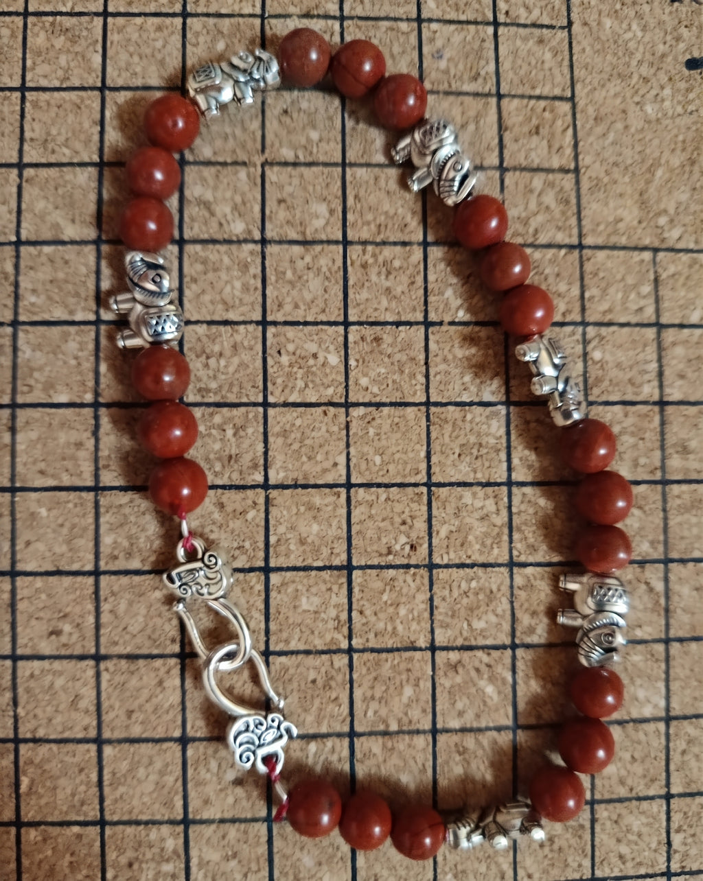 Bracelet en Jaspe Rouge "Gardien des Mémoires" et Éléphants d'Argent