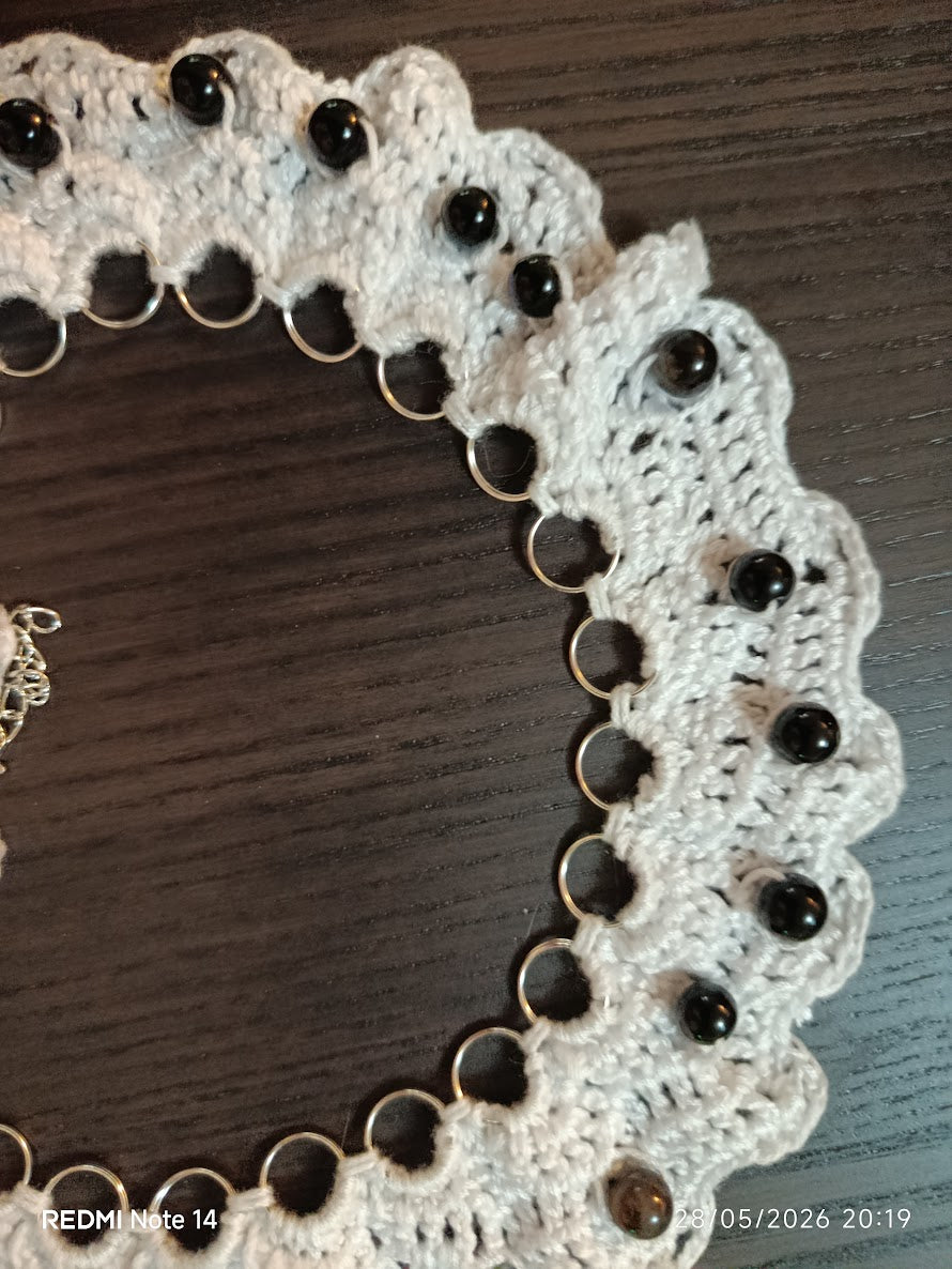 Col Plastron "Nuit Blanche" – Haute Fantaisie Crochet & Onyx
