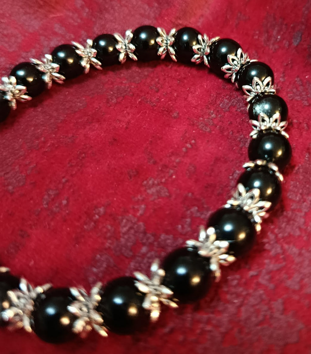 Bracelet Élégance en Onyx et Motifs Feuillage Argentés