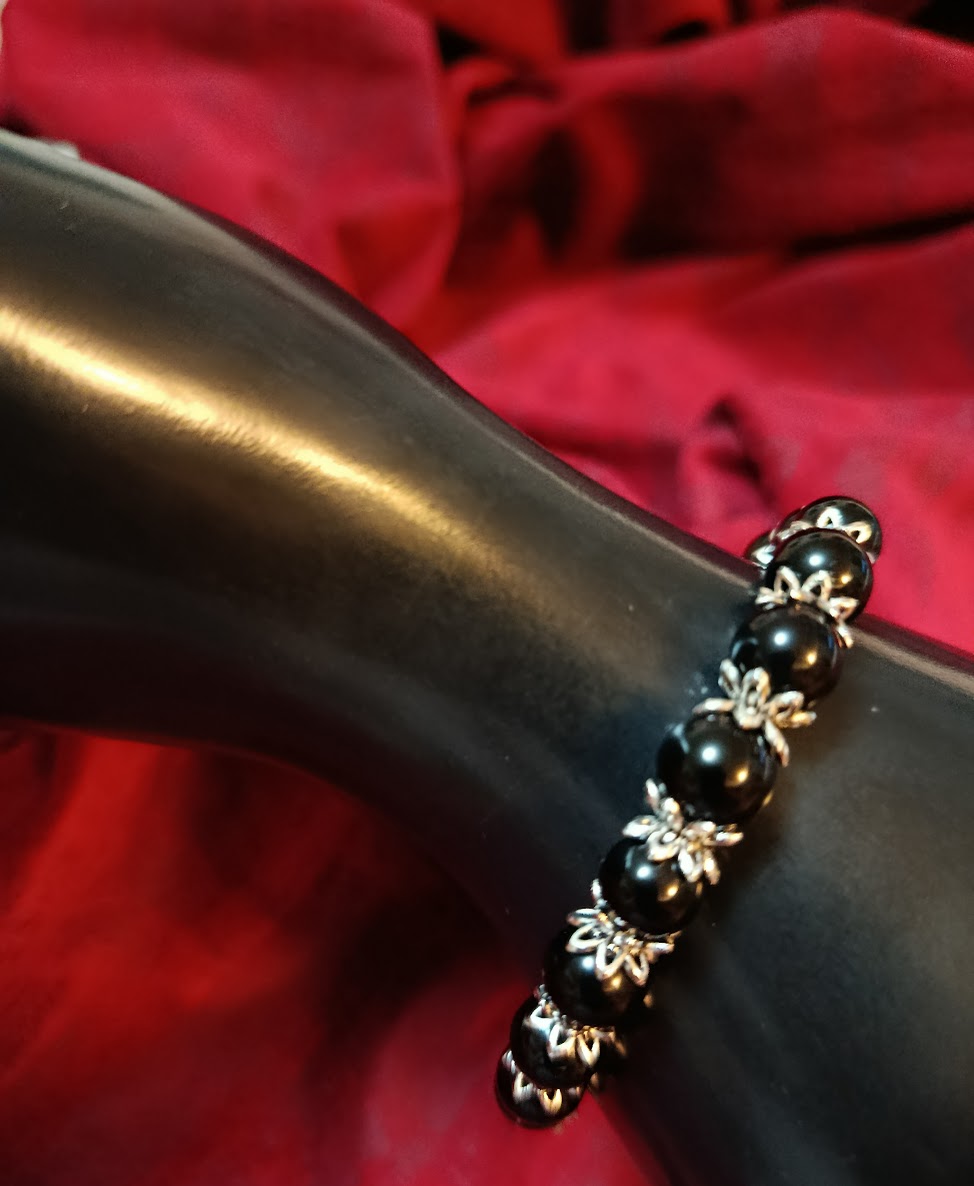 Bracelet Élégance en Onyx et Motifs Feuillage Argentés