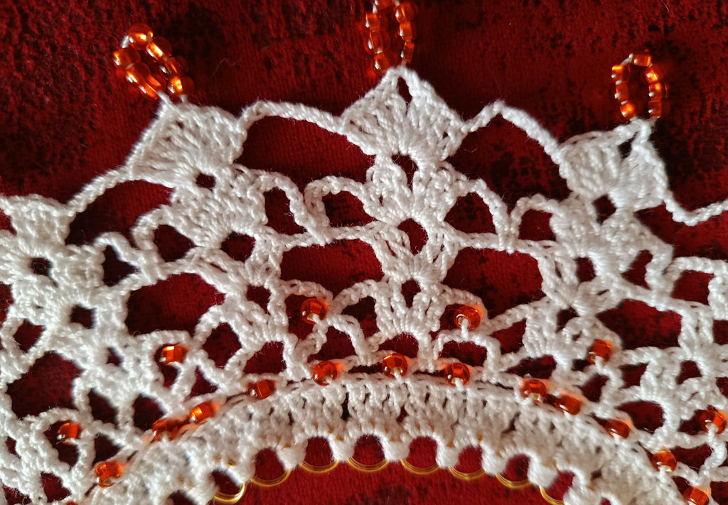Collier "Éclat Solaire" – Crochet d'Art et Perles Lumineuses