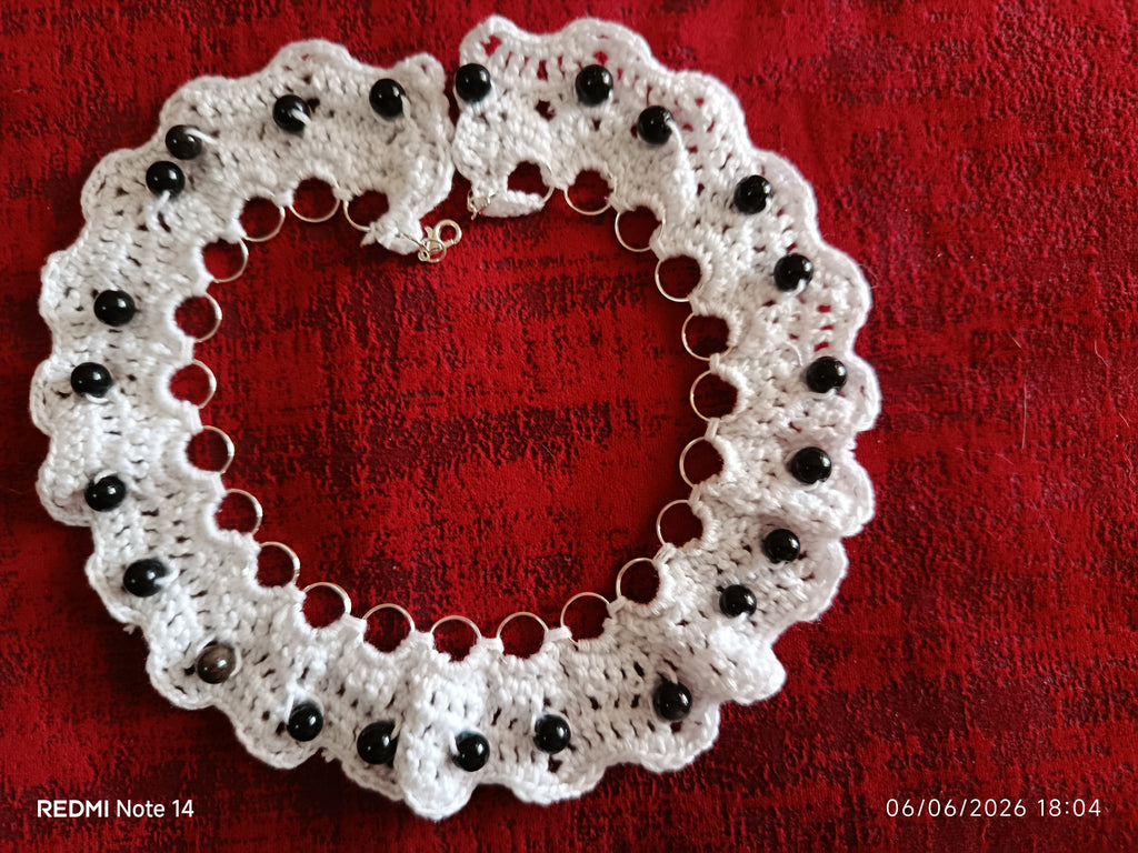 Col Plastron "Nuit Blanche" – Haute Fantaisie Crochet & Onyx