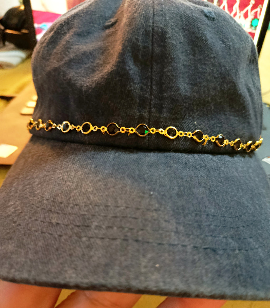 Casquette Custom en Toile de Jean & Chaîne Lunaire – Pièce Unique