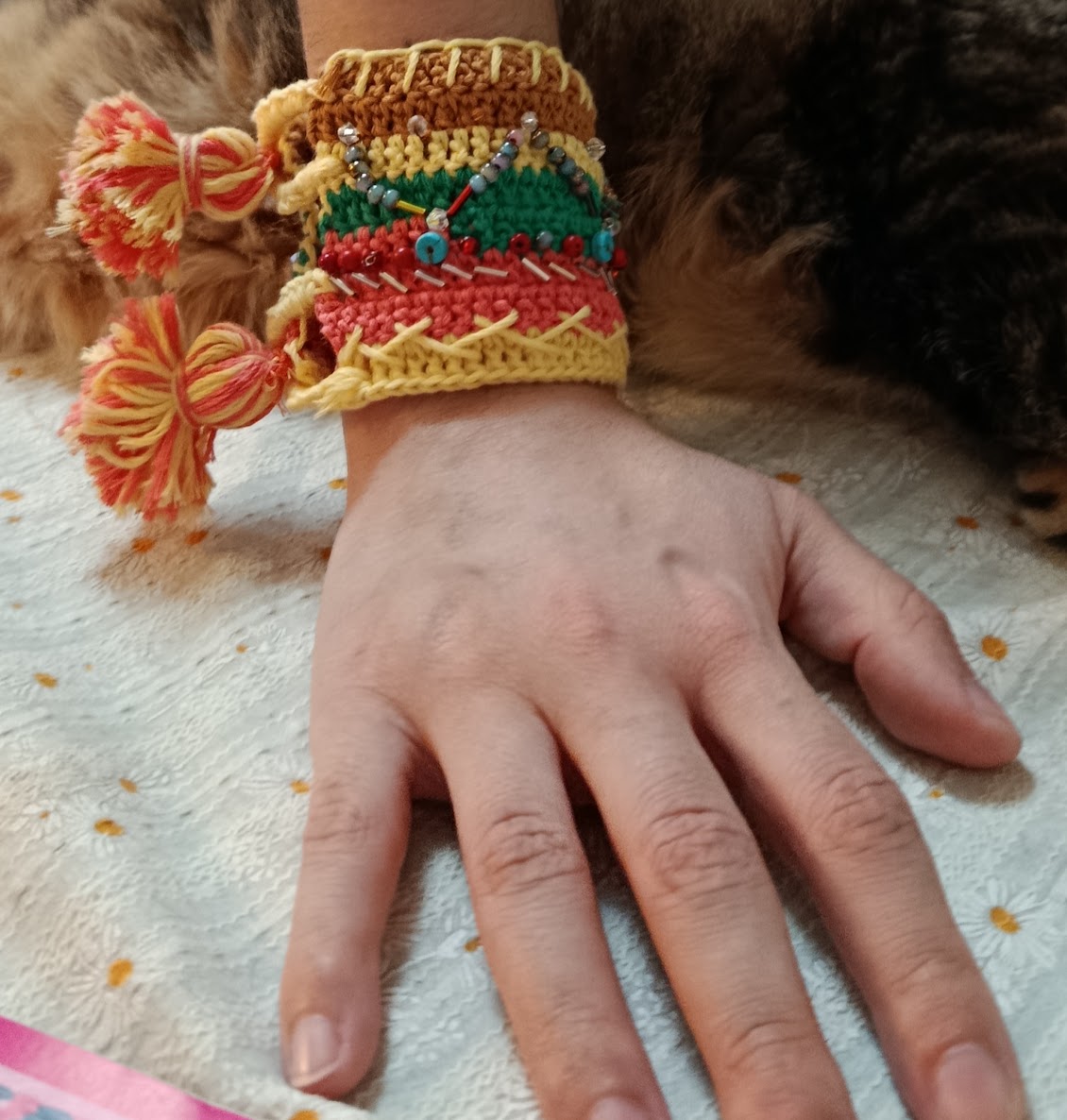 Bracelet manchette bohème "Solaire" crocheté et perlé