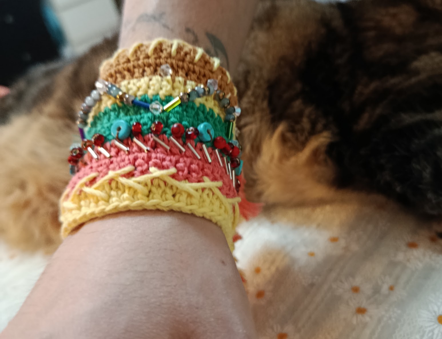 Bracelet manchette bohème "Solaire" crocheté et perlé
