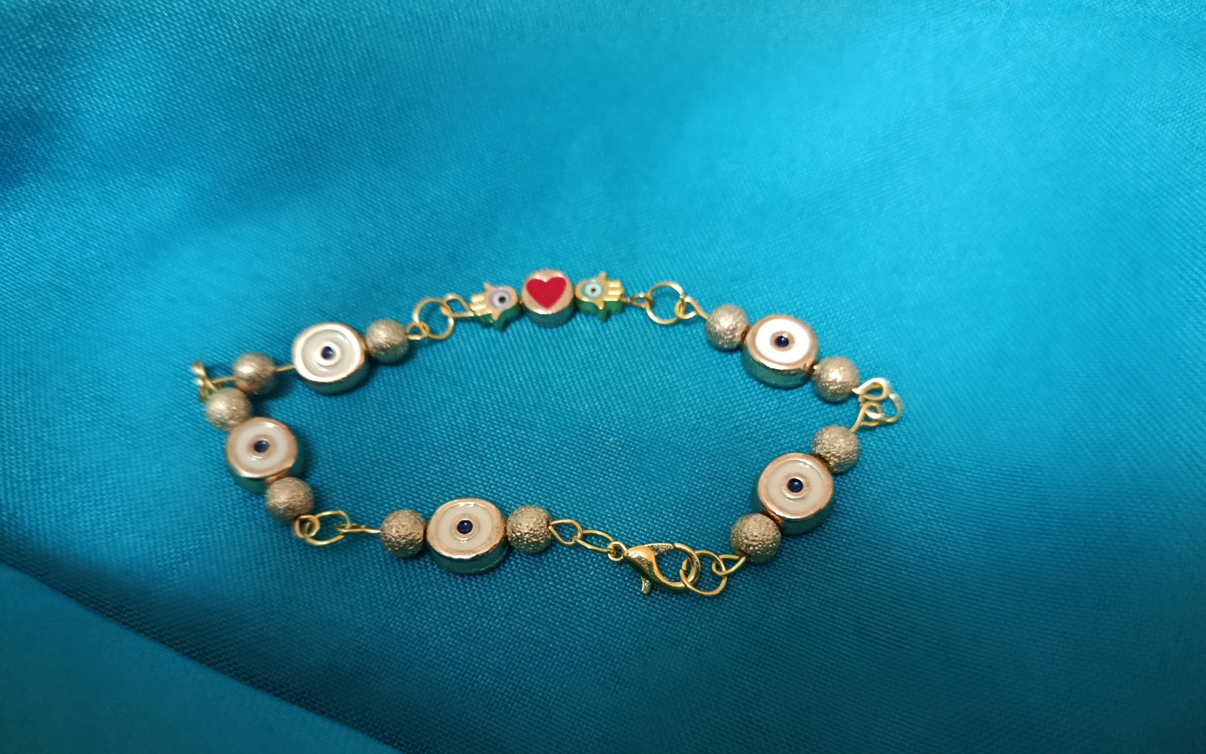 Bracelet "Talisman Protecteur" aux yeux porte-bonheur et cœur