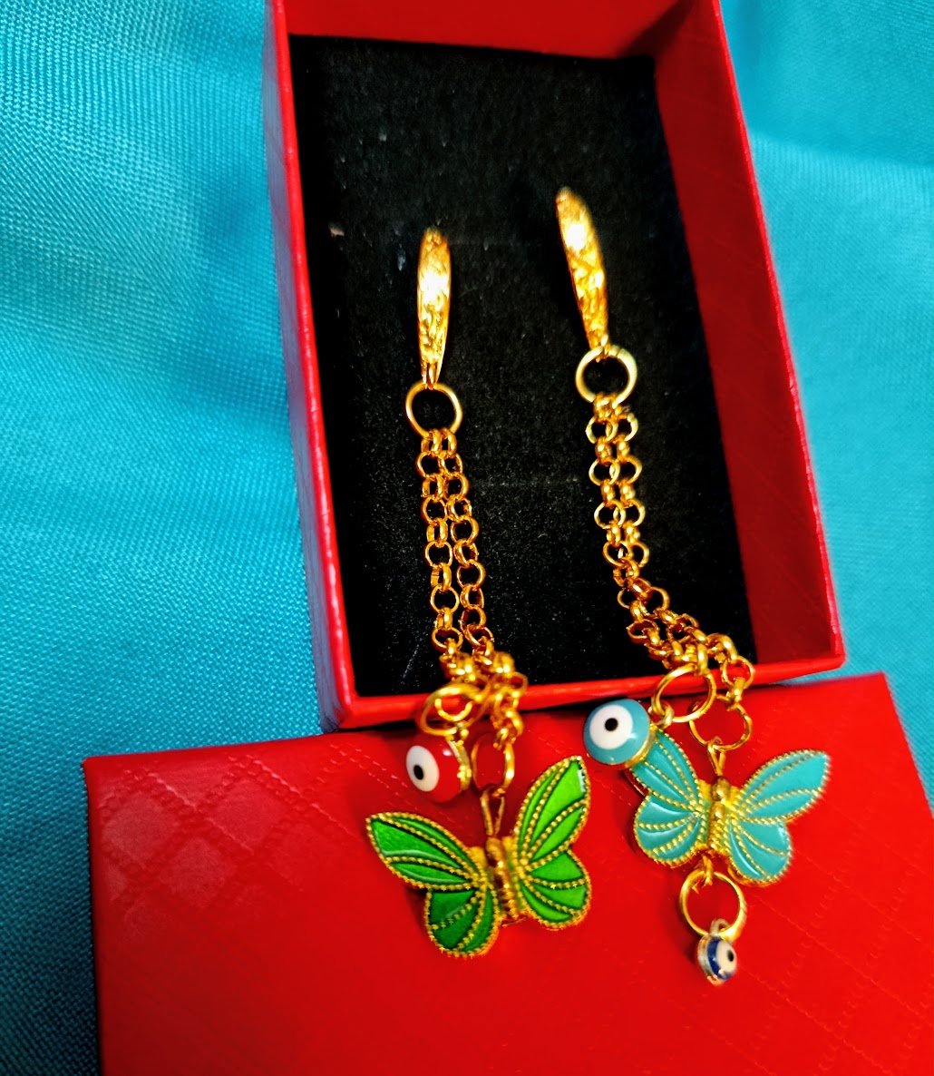 Boucles d'oreilles dépareillées "Papillons Protecteurs" en plaqué or
