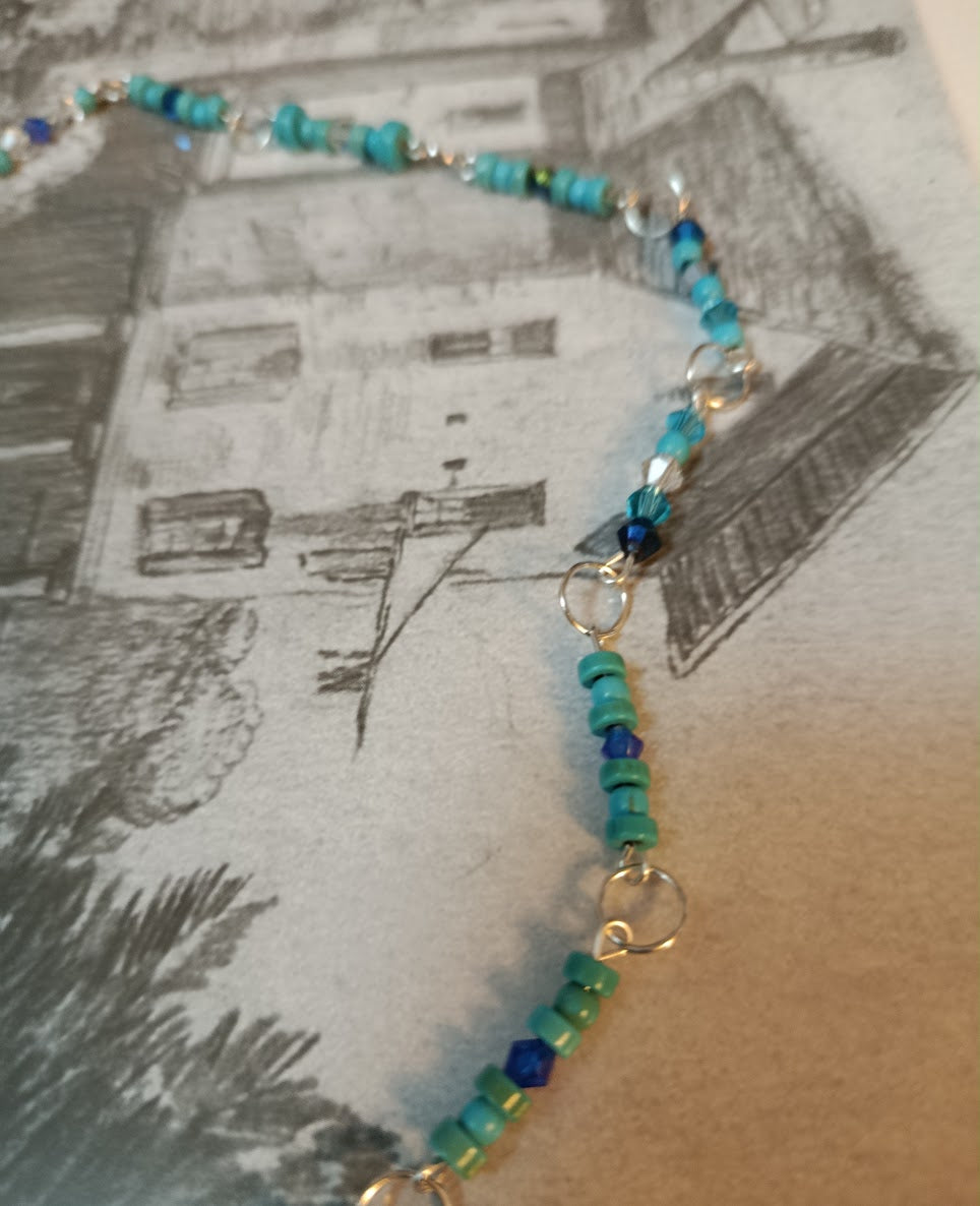 Collier long "Chemin Bleu" perles turquoise, cristal et breloques