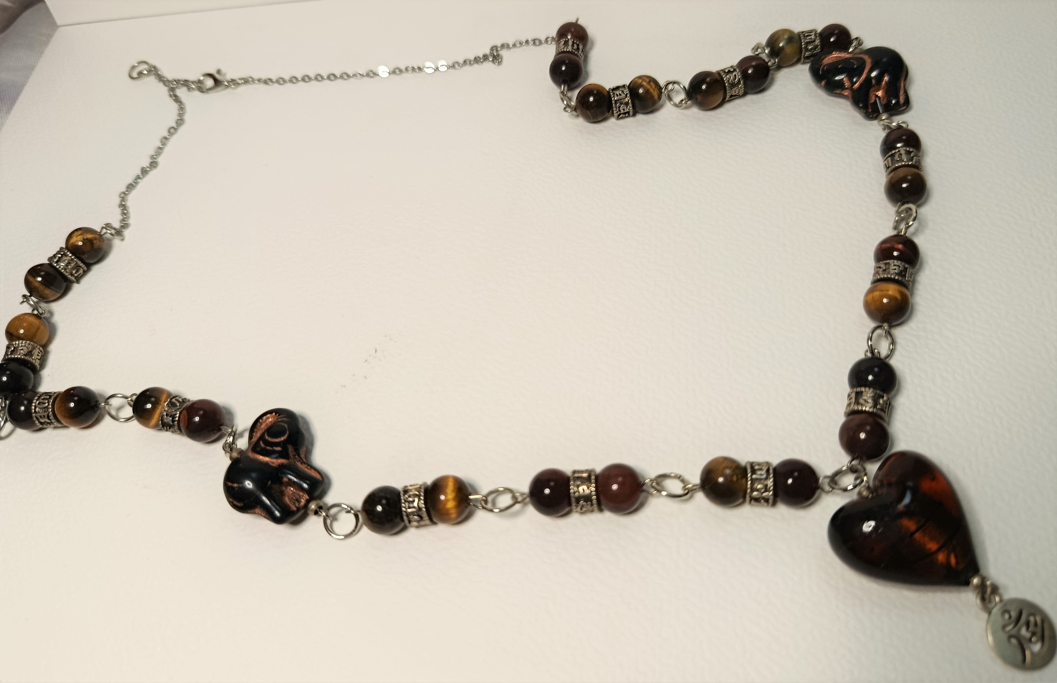 Collier "Cœur Sauvage" en Œil de Tigre et Verre Artistique