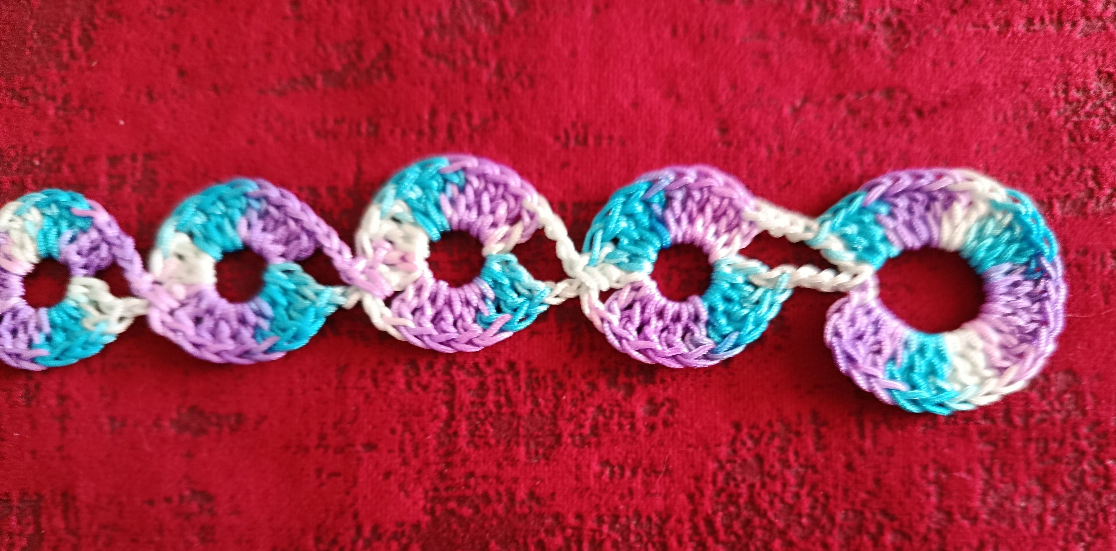 Bracelet "Ondes Chromatiques" – Crochet d'Art Graphique et Confort