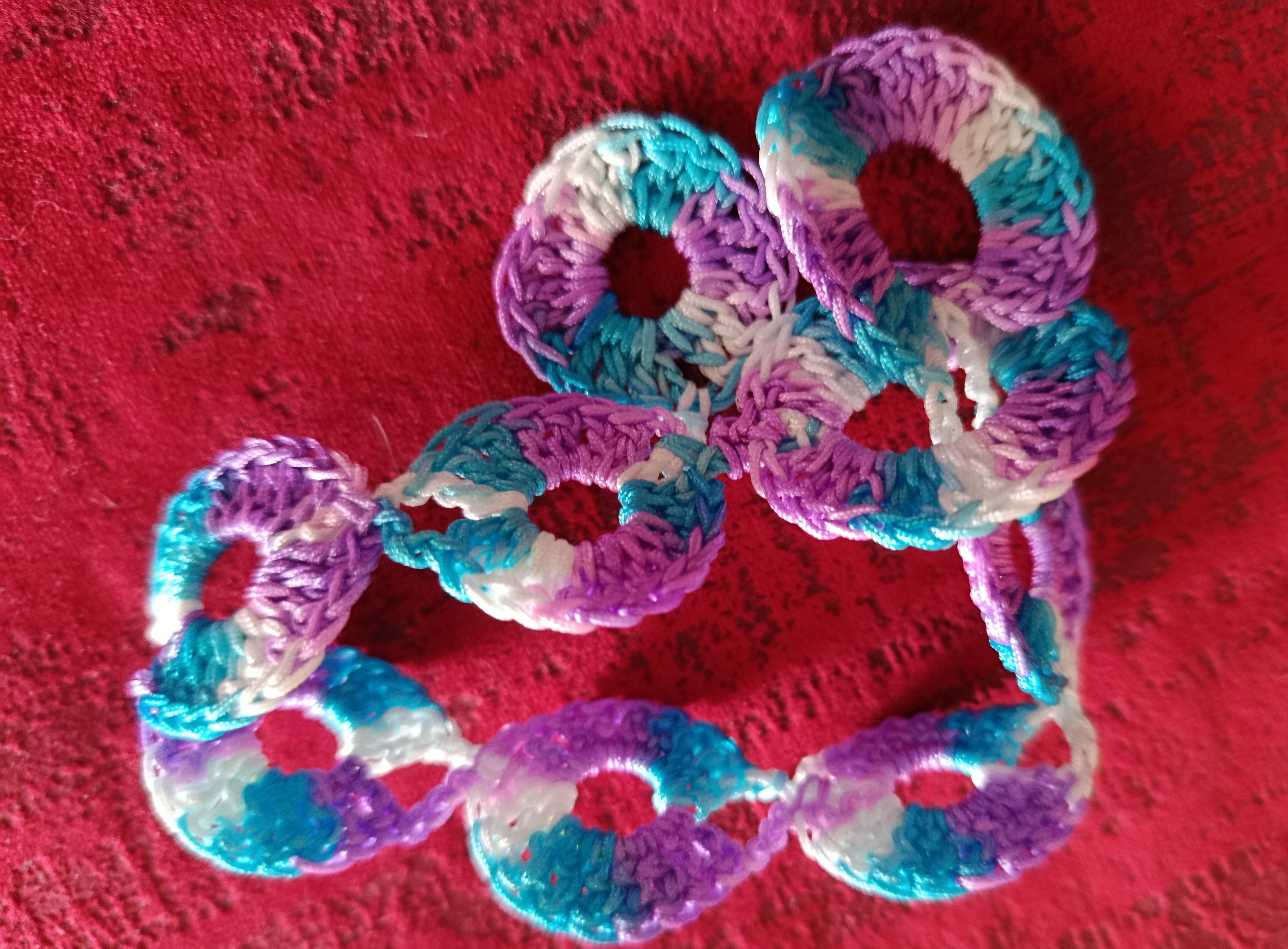 Bracelet "Ondes Chromatiques" – Crochet d'Art Graphique et Confort