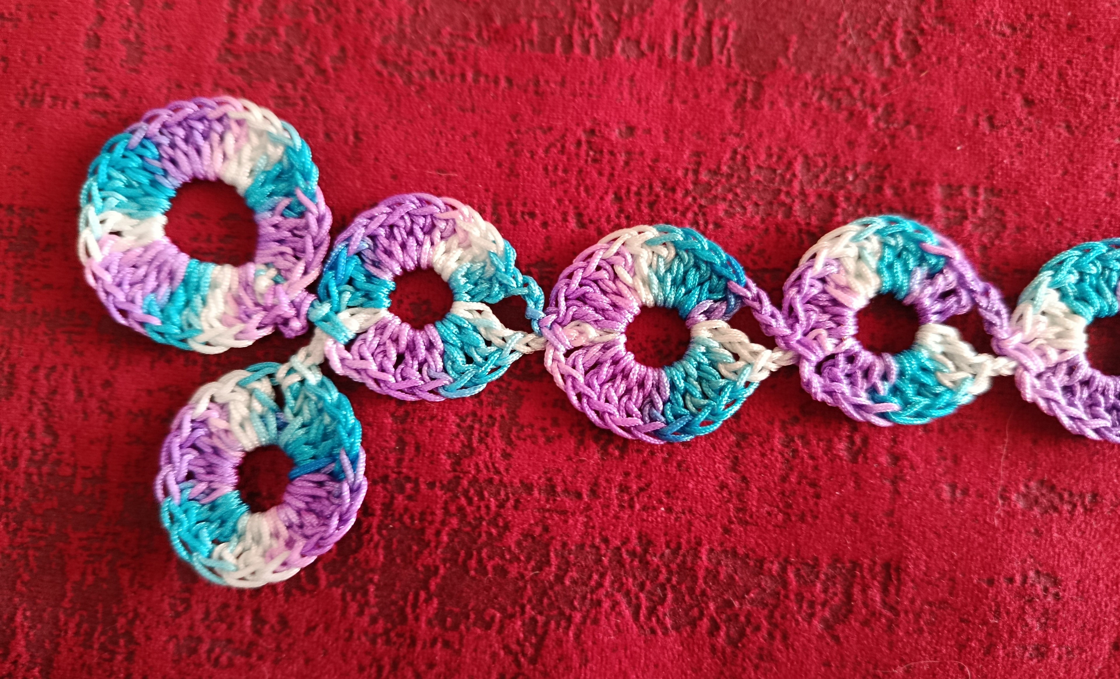 Bracelet "Ondes Chromatiques" – Crochet d'Art Graphique et Confort
