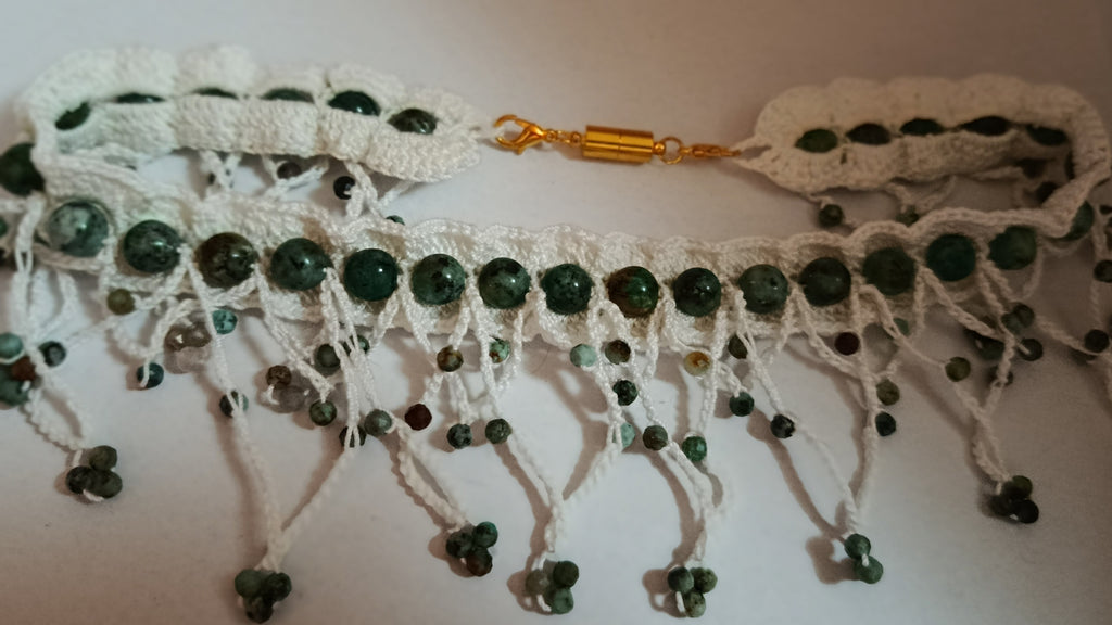 Ras de Cou "Forêt Secrète" – Crochet d'Art, Pierres Naturelles et Lithothérapie