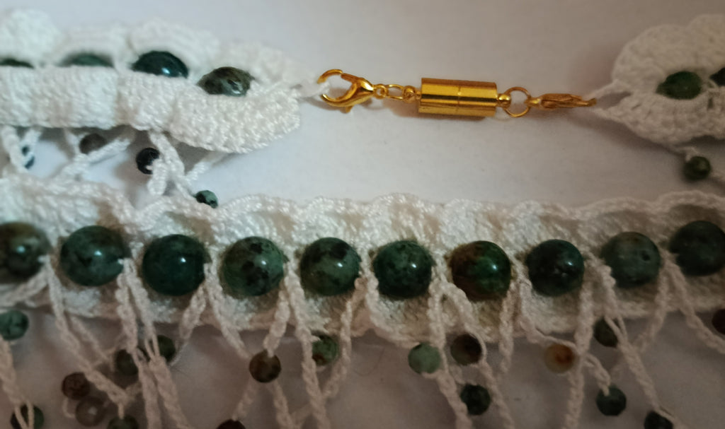Ras de Cou "Forêt Secrète" – Crochet d'Art, Pierres Naturelles et Lithothérapie
