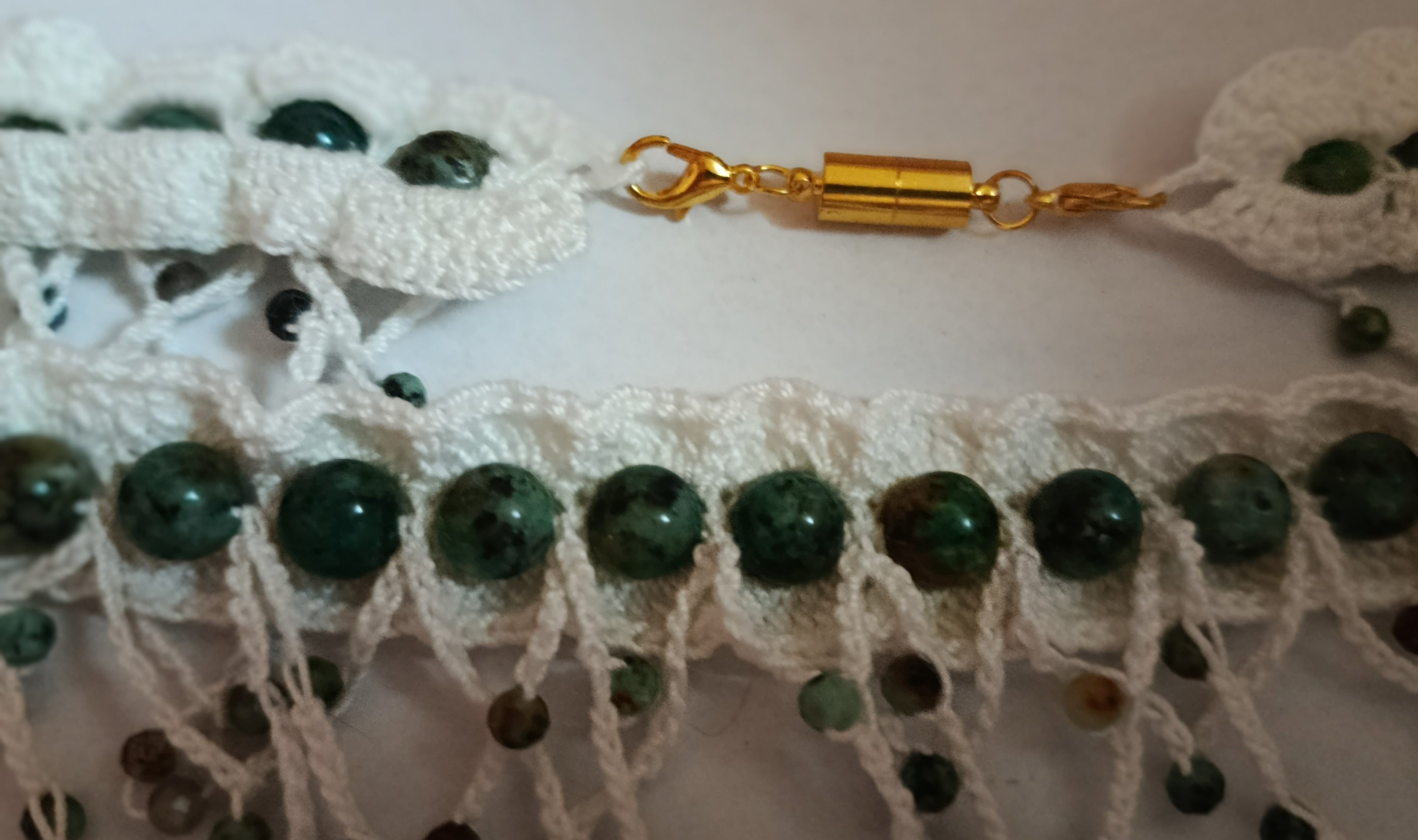 Ras de Cou "Forêt Secrète" – Crochet d'Art, Pierres Naturelles et Lithothérapie