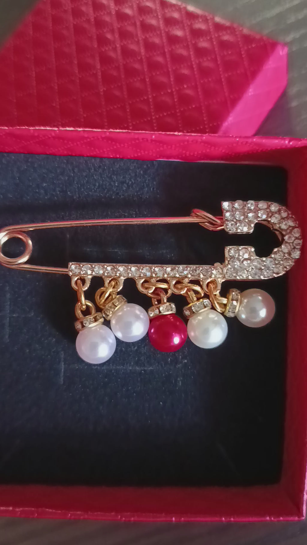 Épingle de Nourrice "La Broche Goutte de Gala"