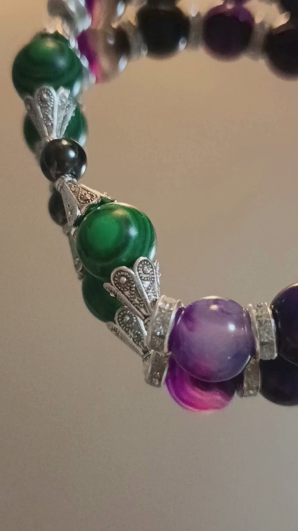 Bracelet « L'audace des contrastes » – Malachite & Harmonie Violette (Pièce Unique)