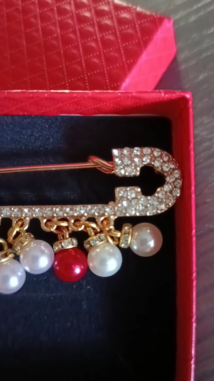 Épingle de Nourrice "La Broche Goutte de Gala"